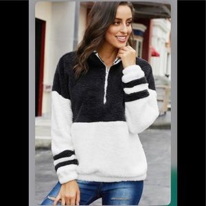 🌺 NWT!!! Cozy Pullover with Zipper.